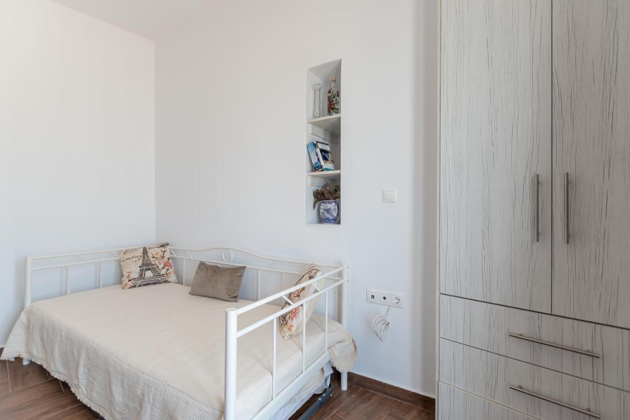 Naxian White House In Glinado Daire