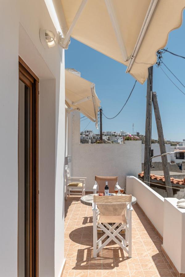 Naxian White House In Glinado Daire