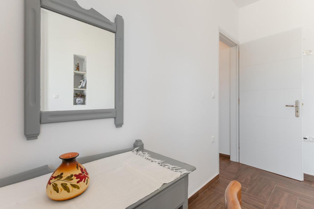 Naxian White House In Glinado Appartement *